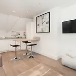 Franklin Rise By Serviced Apartment